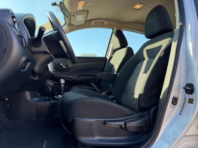 Nissan Versa Sedan Vehicle Full-screen Gallery Image 07