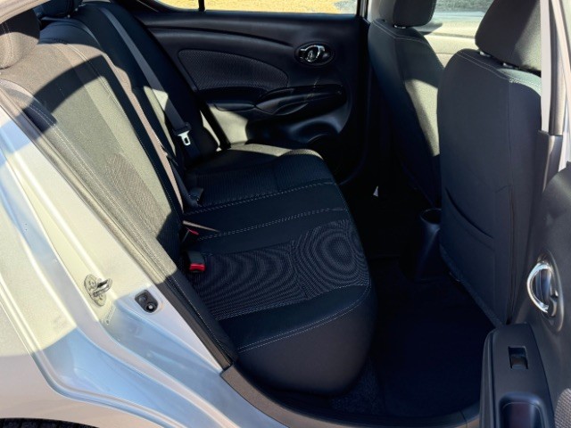 Nissan Versa Sedan Vehicle Full-screen Gallery Image 08