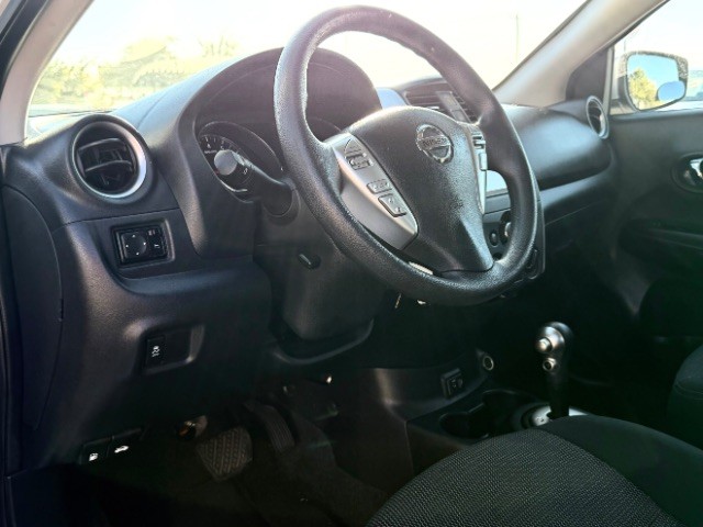 Nissan Versa Sedan Vehicle Full-screen Gallery Image 09