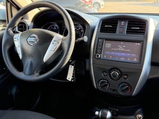 Nissan Versa Sedan Vehicle Full-screen Gallery Image 10