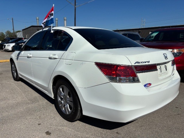 Honda Accord Sedan Vehicle Full-screen Gallery Image 04