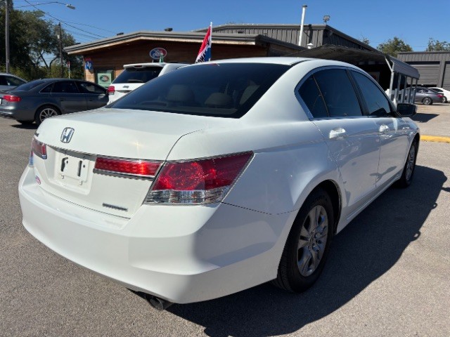 Honda Accord Sedan Vehicle Full-screen Gallery Image 05