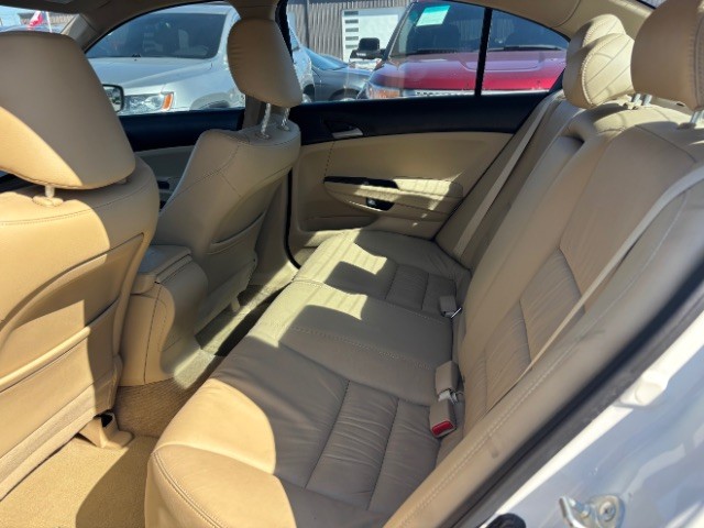 Honda Accord Sedan Vehicle Full-screen Gallery Image 06