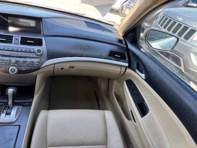 Honda Accord Sedan Vehicle Full-screen Gallery Image 09