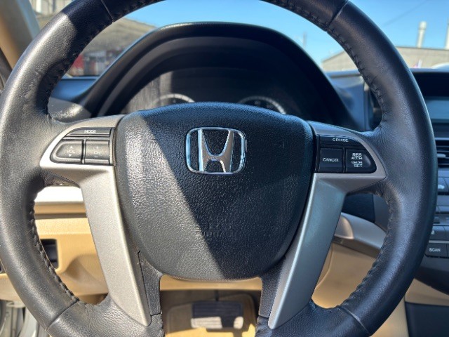 Honda Accord Sedan Vehicle Full-screen Gallery Image 11