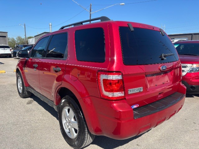 Ford Escape Vehicle Full-screen Gallery Image 04
