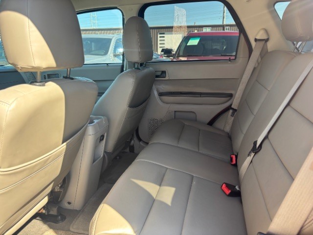 Ford Escape Vehicle Full-screen Gallery Image 06