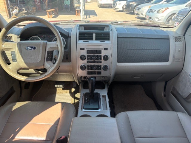 Ford Escape Vehicle Full-screen Gallery Image 07