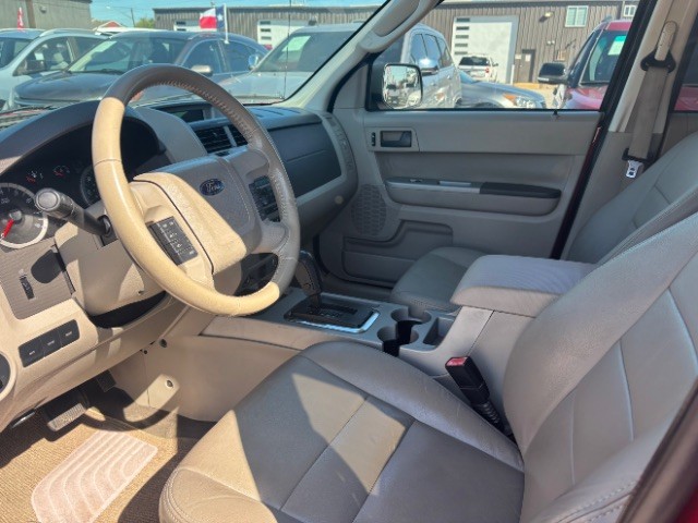 Ford Escape Vehicle Full-screen Gallery Image 10