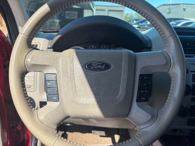 Ford Escape Vehicle Full-screen Gallery Image 11