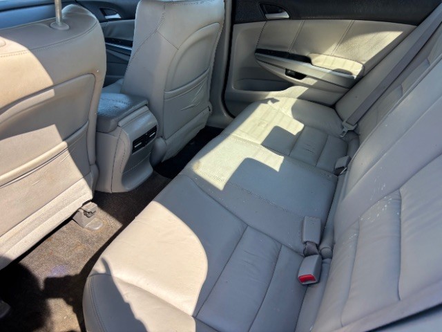 Honda Accord Sedan Vehicle Full-screen Gallery Image 06