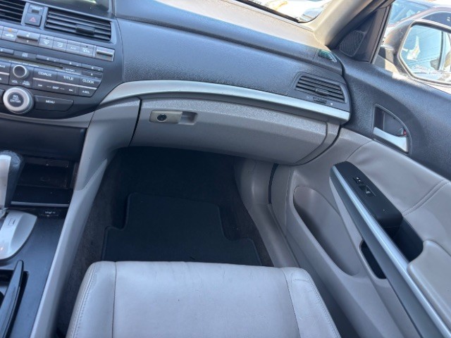 Honda Accord Sedan Vehicle Full-screen Gallery Image 09