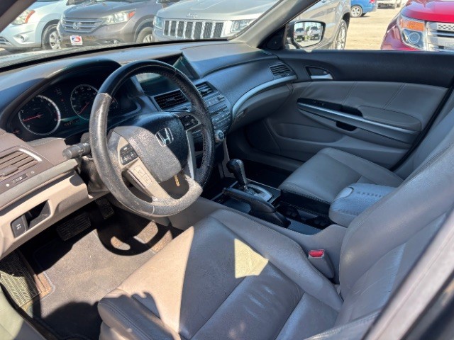 Honda Accord Sedan Vehicle Full-screen Gallery Image 11