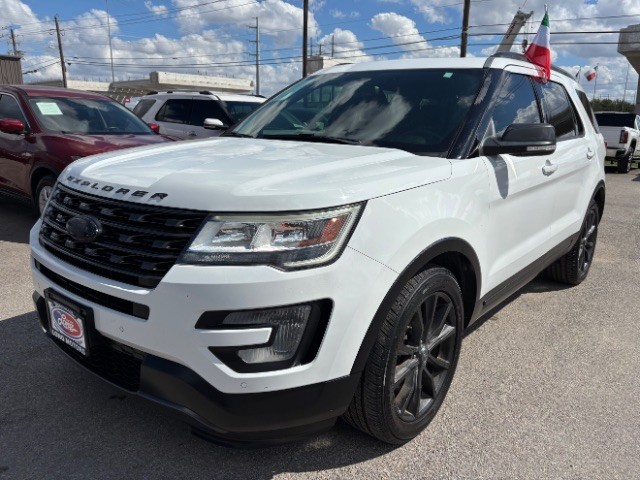 Ford Explorer Vehicle Full-screen Gallery Image 03