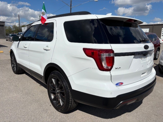 Ford Explorer Vehicle Full-screen Gallery Image 04