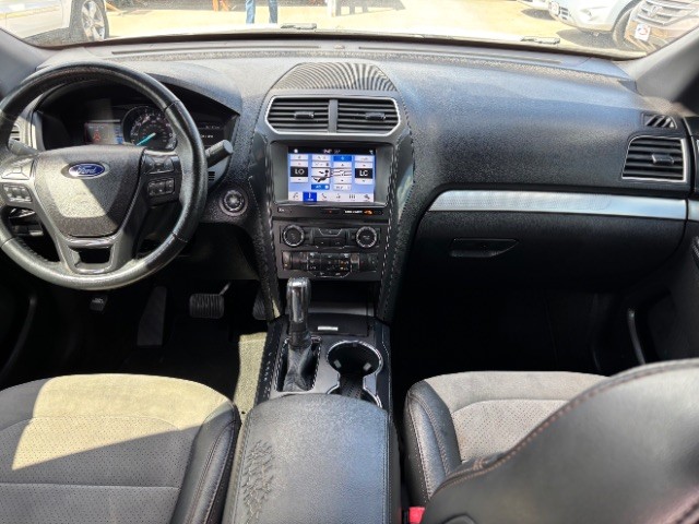 Ford Explorer Vehicle Full-screen Gallery Image 07