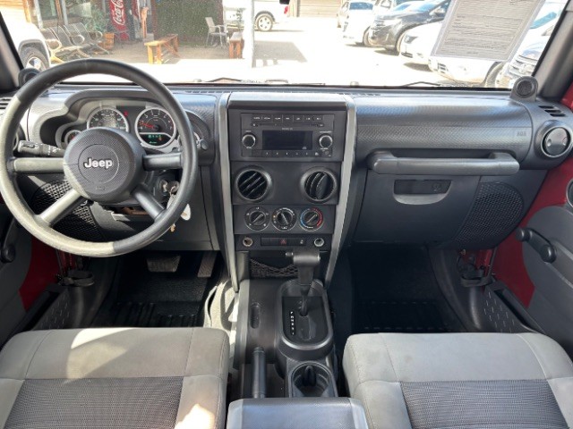 Jeep Wrangler Unlimited Vehicle Full-screen Gallery Image 07
