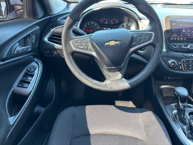 Chevrolet Malibu Vehicle Full-screen Gallery Image 08