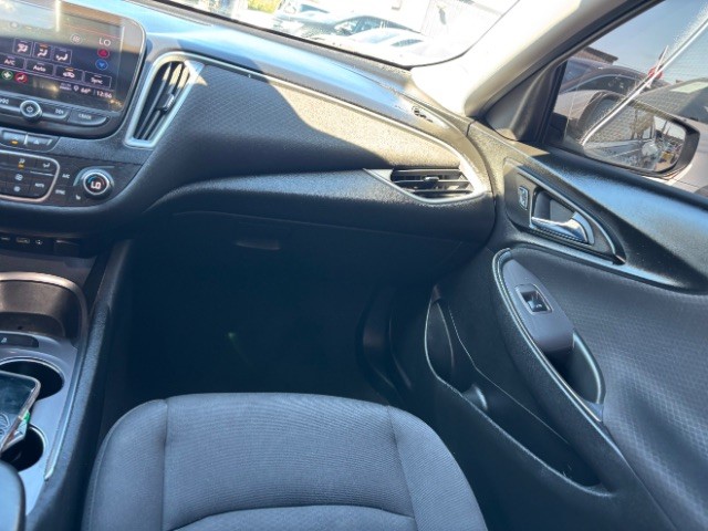 Chevrolet Malibu Vehicle Full-screen Gallery Image 09