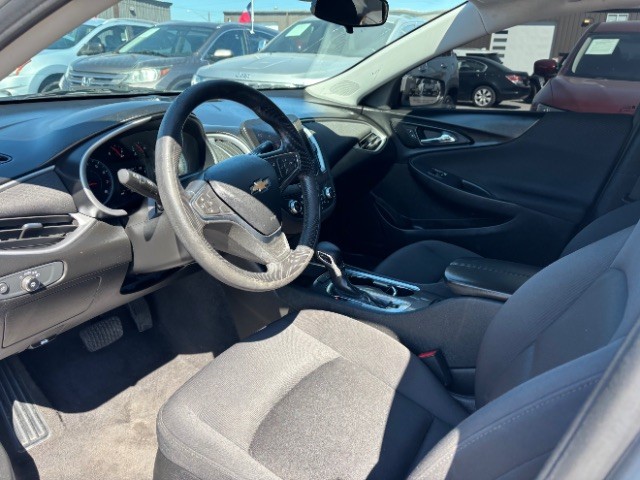 Chevrolet Malibu Vehicle Full-screen Gallery Image 10
