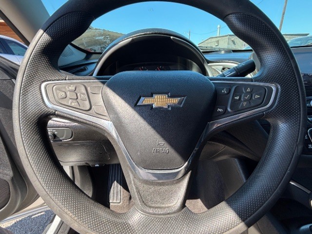 Chevrolet Malibu Vehicle Full-screen Gallery Image 12