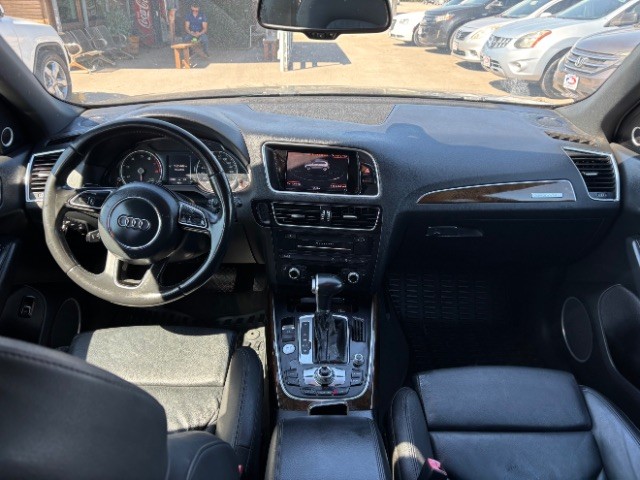 Audi Q5 Vehicle Full-screen Gallery Image 07
