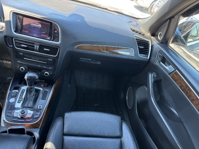 Audi Q5 Vehicle Full-screen Gallery Image 09