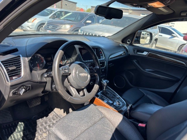 Audi Q5 Vehicle Full-screen Gallery Image 10