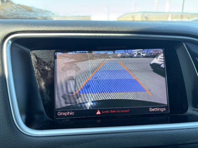 Audi Q5 Vehicle Full-screen Gallery Image 11