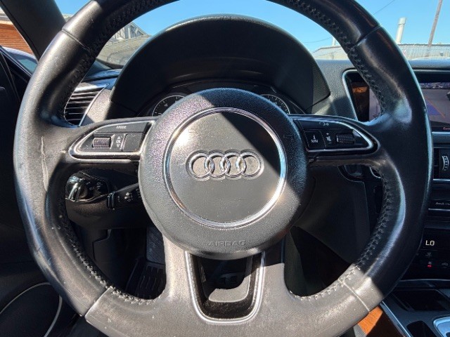 Audi Q5 Vehicle Full-screen Gallery Image 12