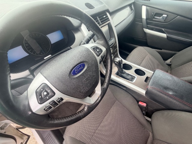 Ford Edge Vehicle Full-screen Gallery Image 09