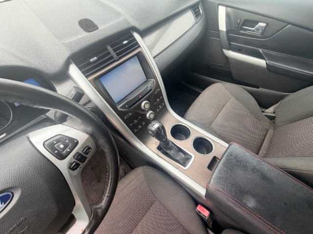 Ford Edge Vehicle Full-screen Gallery Image 10