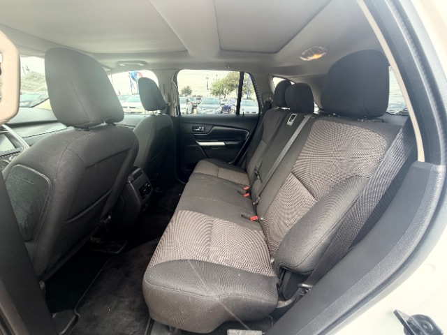 Ford Edge Vehicle Full-screen Gallery Image 11
