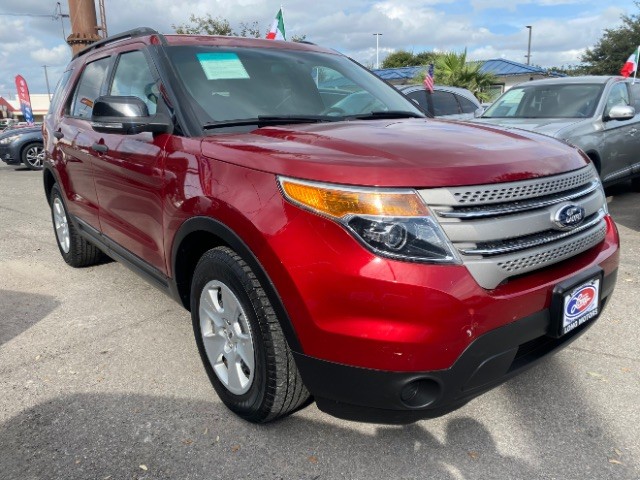 Ford Explorer Vehicle Full-screen Gallery Image 02