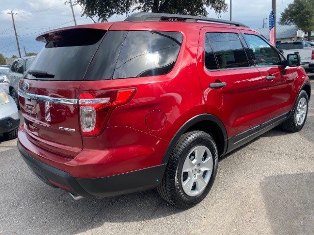 Ford Explorer Vehicle Full-screen Gallery Image 03