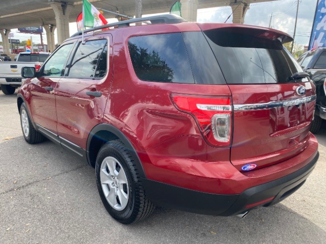 Ford Explorer Vehicle Full-screen Gallery Image 04