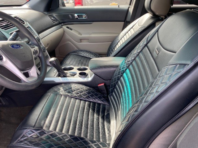 Ford Explorer Vehicle Full-screen Gallery Image 07