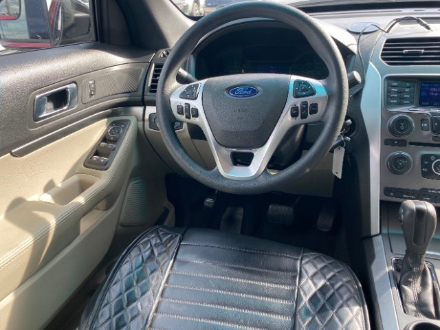 Ford Explorer Vehicle Full-screen Gallery Image 10