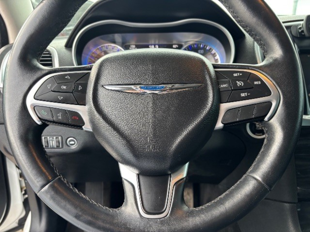 Chrysler 300 Vehicle Full-screen Gallery Image 11
