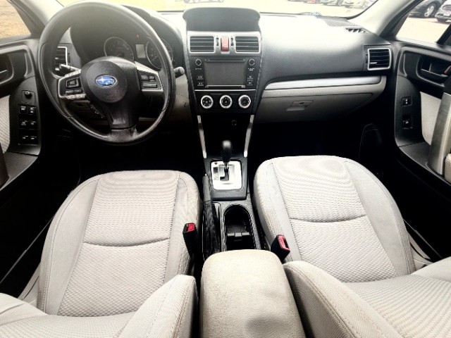 Subaru Forester Vehicle Full-screen Gallery Image 06