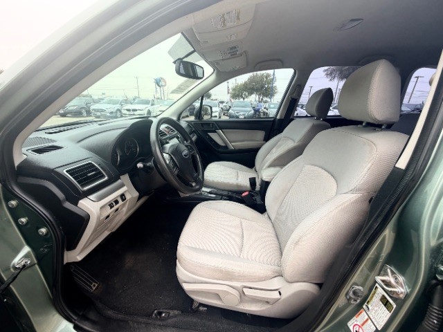 Subaru Forester Vehicle Full-screen Gallery Image 07