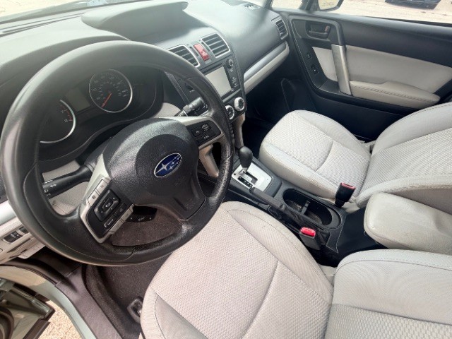 Subaru Forester Vehicle Full-screen Gallery Image 09