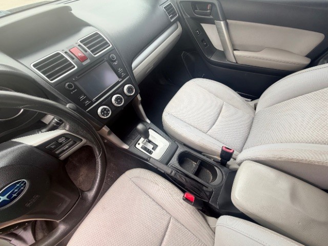 Subaru Forester Vehicle Full-screen Gallery Image 10