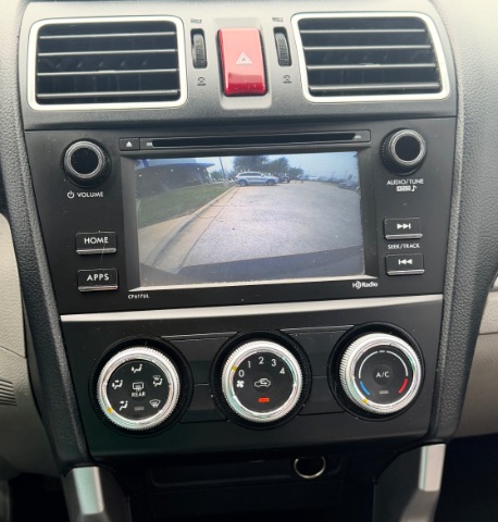 Subaru Forester Vehicle Full-screen Gallery Image 12