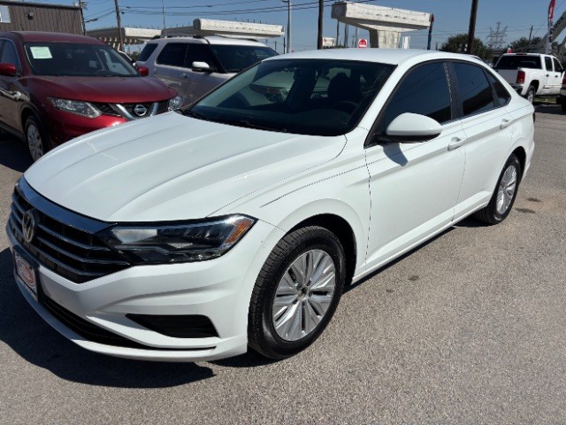 Volkswagen Jetta Vehicle Full-screen Gallery Image 03