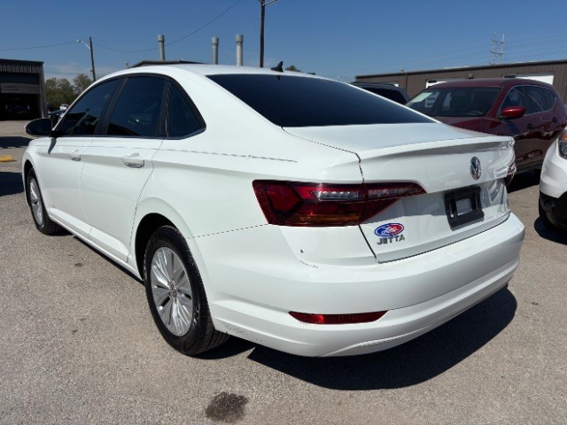 Volkswagen Jetta Vehicle Full-screen Gallery Image 04