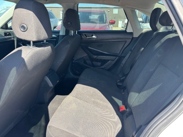 Volkswagen Jetta Vehicle Full-screen Gallery Image 06