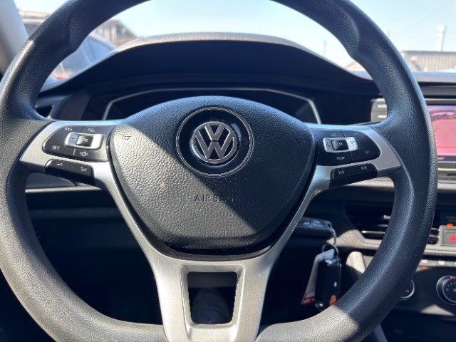 Volkswagen Jetta Vehicle Full-screen Gallery Image 12