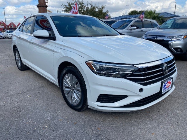 Volkswagen Jetta Vehicle Full-screen Gallery Image 15