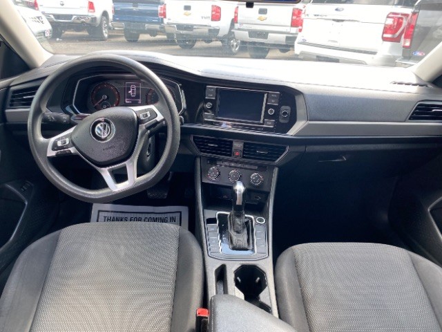 Volkswagen Jetta Vehicle Full-screen Gallery Image 18